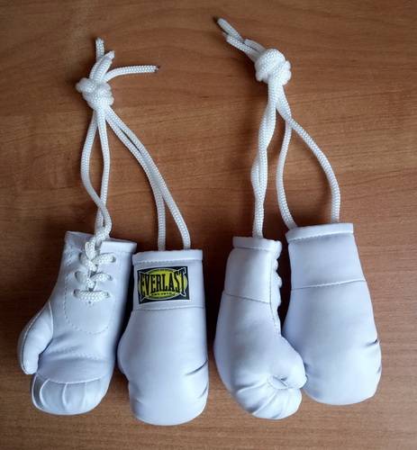 Перчатки бокс сувенирные белые Арт ПБ3